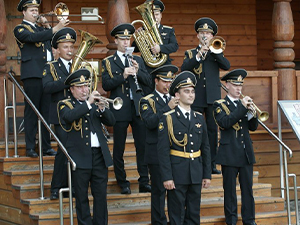 Оркестр на похороны в военой форме